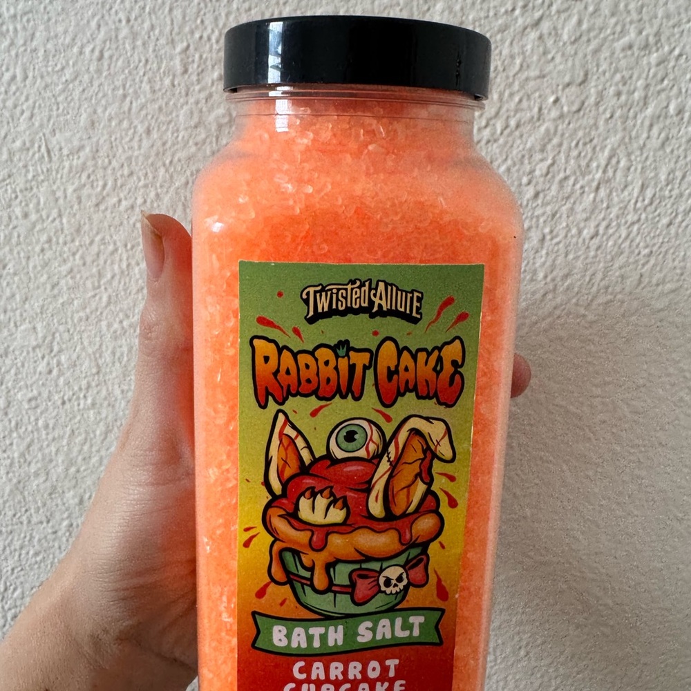 Twisted Allure Rabbit Cake Bath Salt